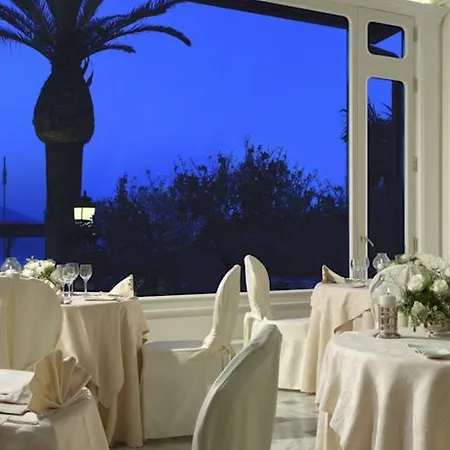 Ξενοδοχείο Grand Royal 5*