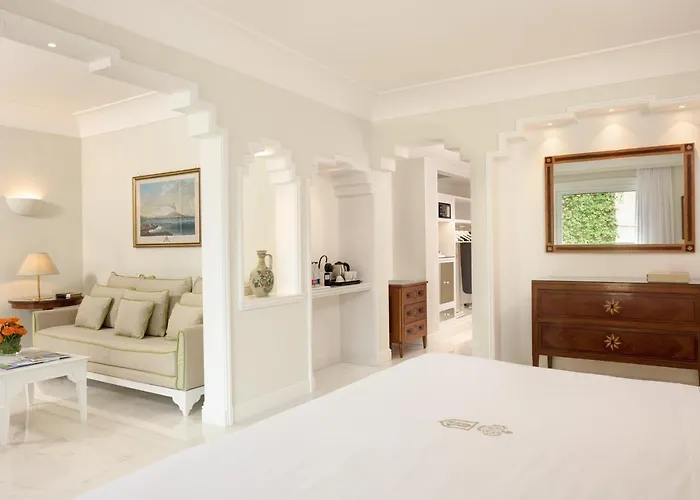 Отель Grand Royal