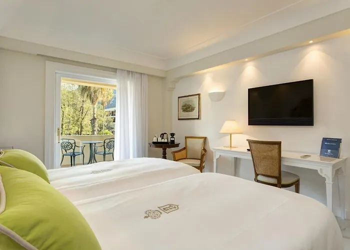 Отель Grand Royal 5*