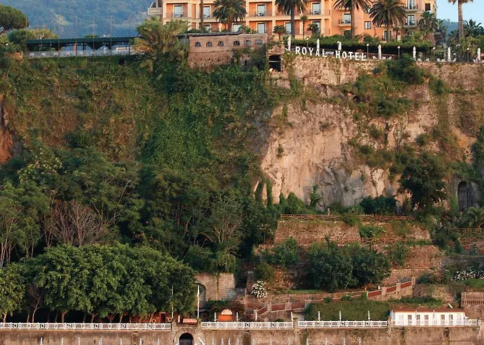 Отель Grand Royal 5*